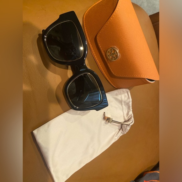 New! Tory Burch Kira square sunglasses 🕶️ - Picture 5 of 7